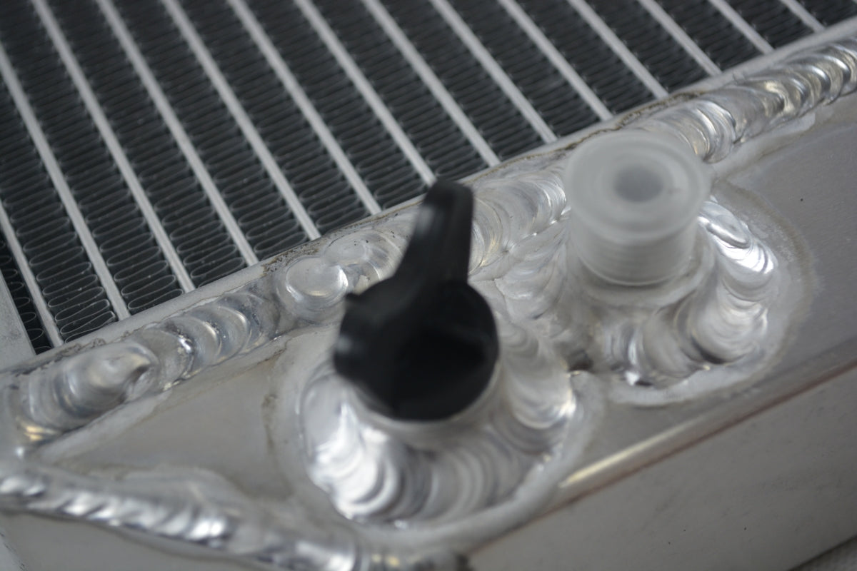 50mm Aluminum Radiator for Toyota Hilux/Pickup 2.4L 2.0L (LN130) - Fits Automatic & Manual Transmission