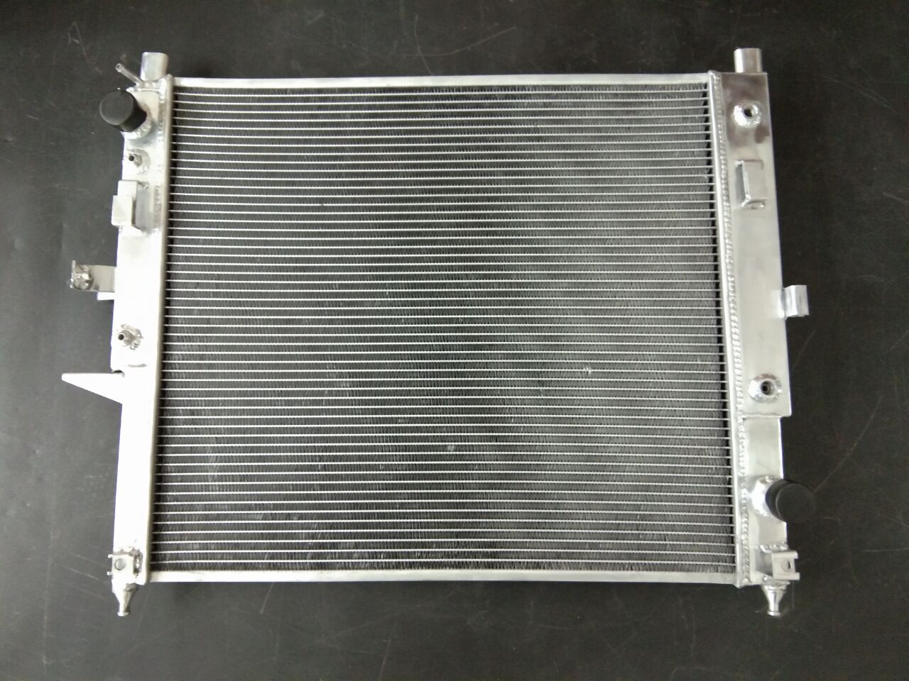 Aluminum Radiator for 1998-2005 Mercedes Benz M-CLASS W163 ML320/ML430/ML500 AT