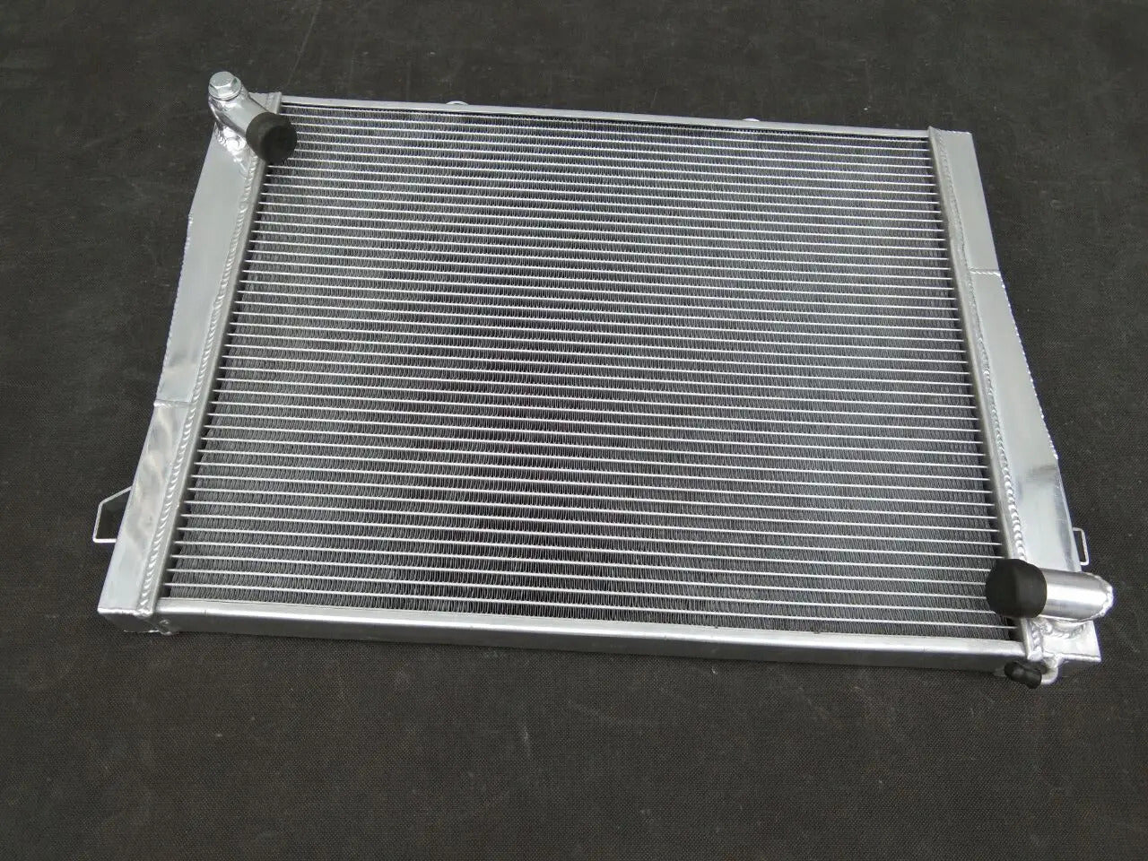 Aluminum Radiator For BMW E12 525/528/528I/530I;E24 628-635 CSI;2500-2800 M30
