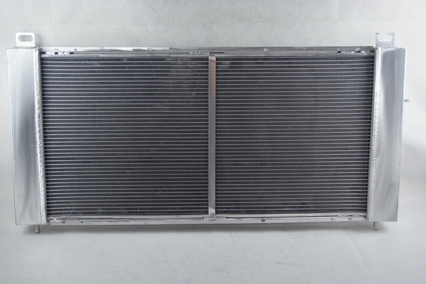 Aluminum Radiator for Chevrolet Chevy Avalanche/Cheyenne/Silverado/Sonora/Suburban/Tahoe 1500 2500 3500 V6/V8 4.8/5.3/6.0/6.2L