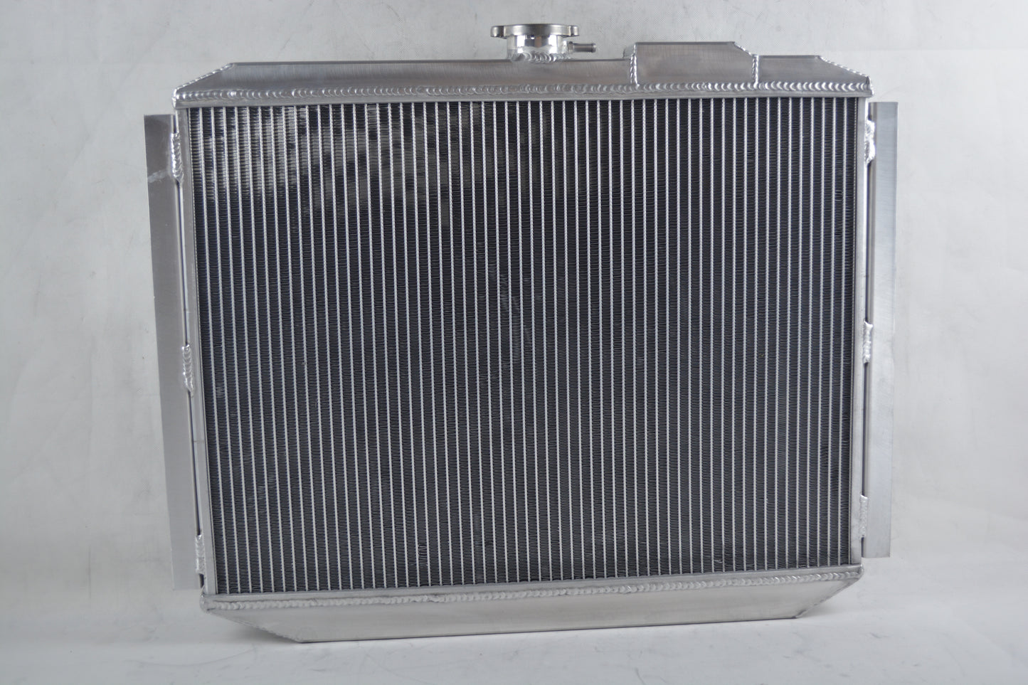 Aluminum Radiator for 1987-1991 Mitsubishi Pajero I L044G L049G 4D56T 2.5TD