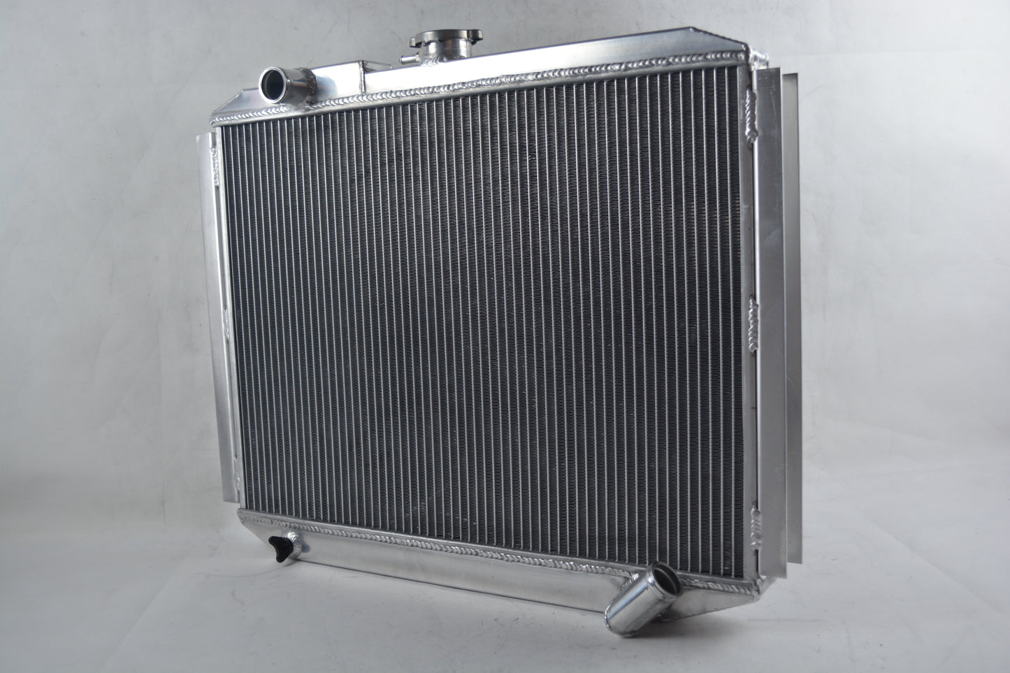 Aluminum Radiator for 1987-1991 Mitsubishi Pajero I L044G L049G 4D56T 2.5TD