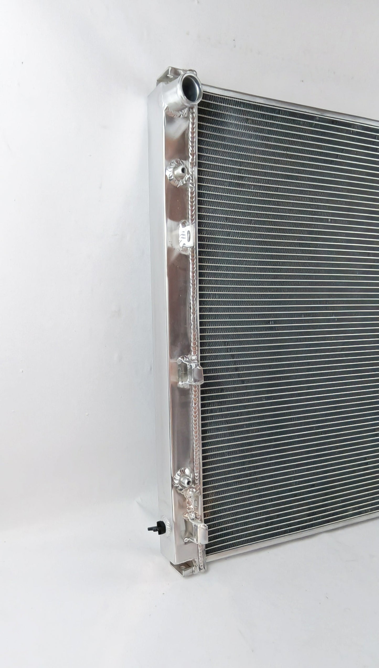 3ROW Aluminum Radiator For 2005-2019 Nissan Frontier Pathfinder 4.0L 5.6L V6 V8 2006 2007 2008 2009 2010 2011 12 13 14 15 16 17 18