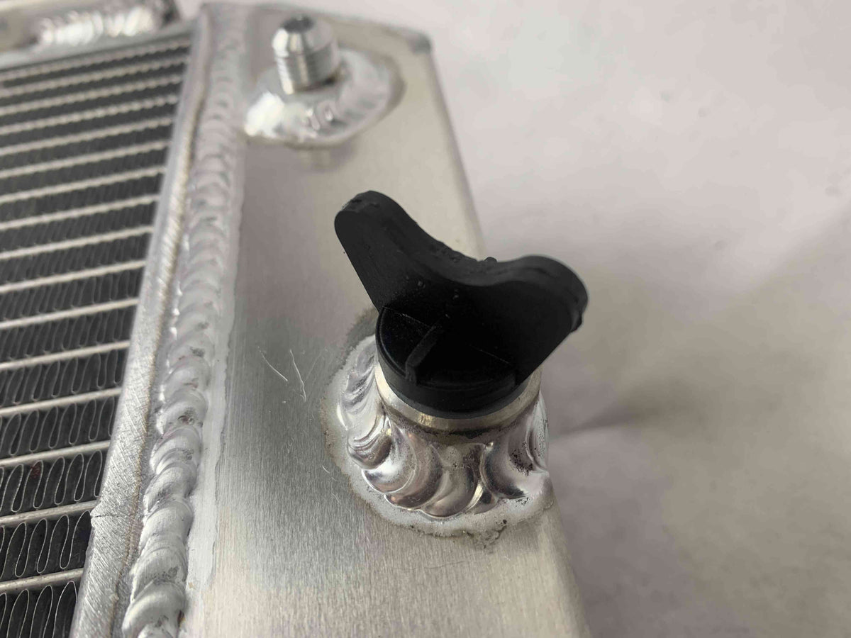 Aluminum Radiator For 1990-1993 Toyota Land Cruiser LJ70/71/73/77/78 2LTE 2.4TD AT 1990 1991 1992 1993