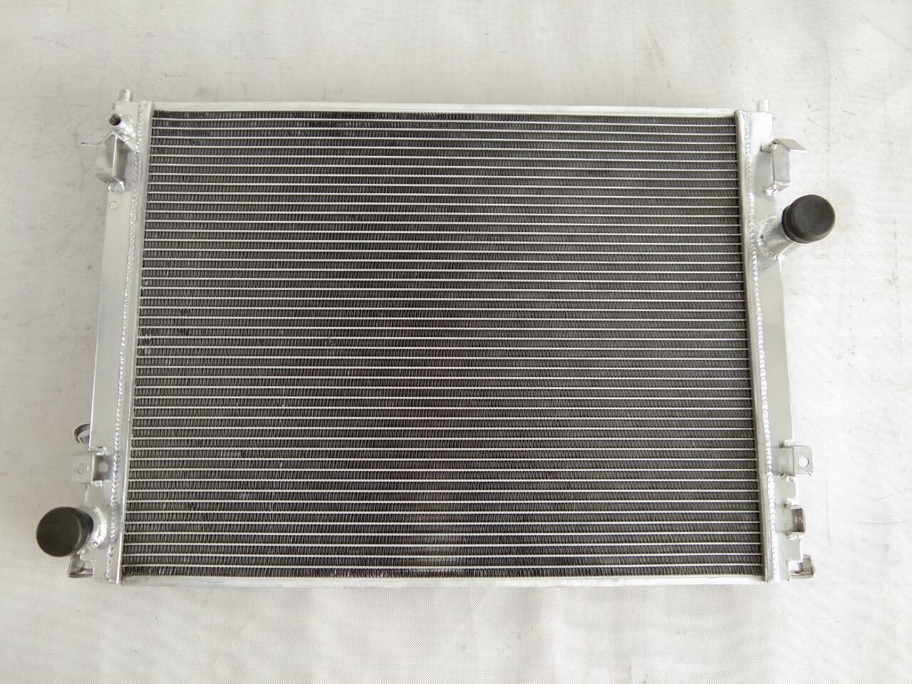 Aluminum Radiator for Dodge Charger/Challenger/Chrysler 300 SRT/-8 LX/LD 2005-2018 3.6L 5.7L 6.4L V6