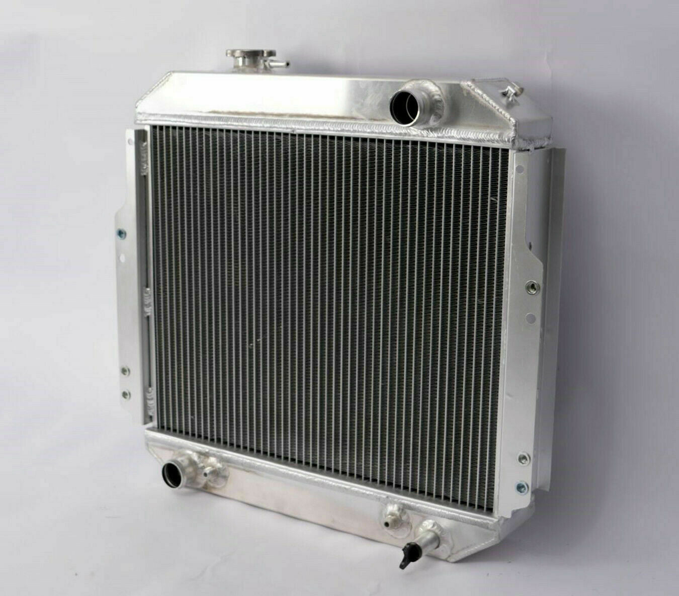 56mm Aluminum Radiator For 1988-1992 Nissan Forklift A10-A25 H20 OEM 2146090H10 AT MT 2.0L L4