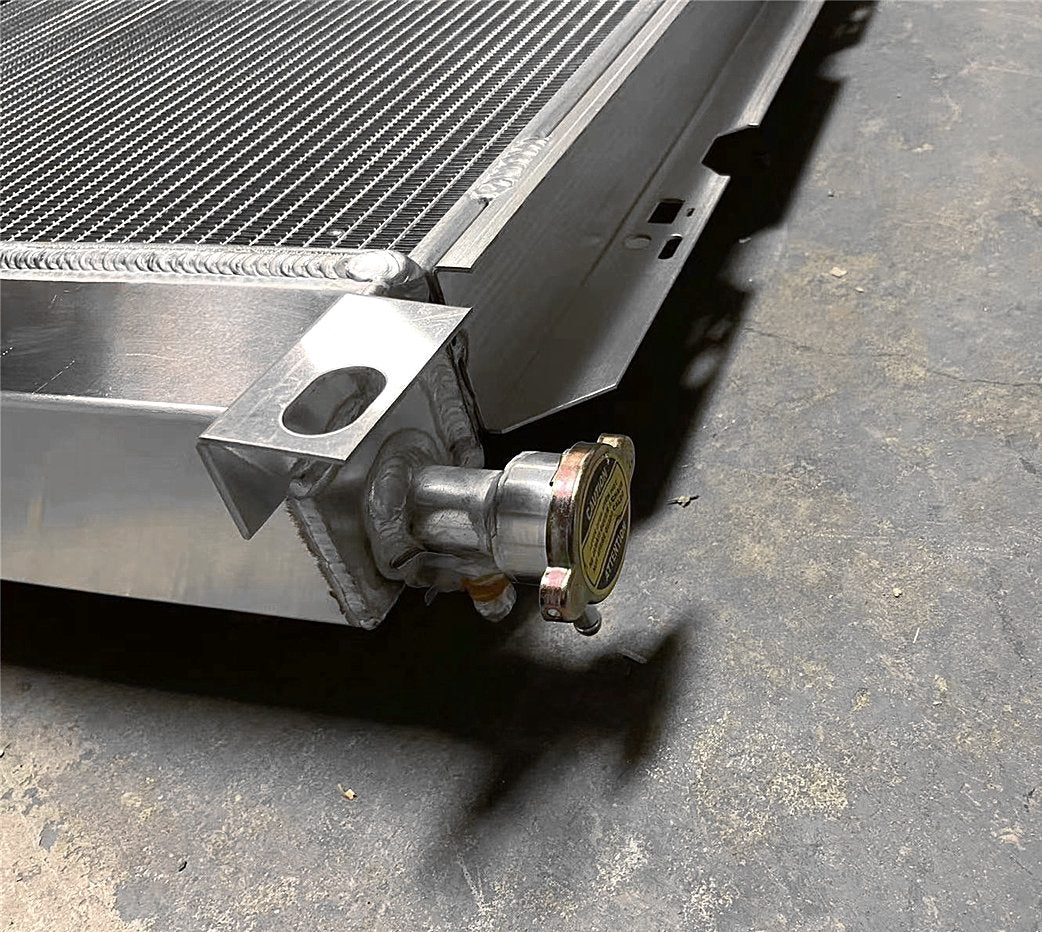 3 Row Aluminum Radiator For 1985-1996 FORD F-150 F-250 F-350 BRONCO 5.0/5.8/7.5L 1986 1987 1988 1989 1990 1991 1992