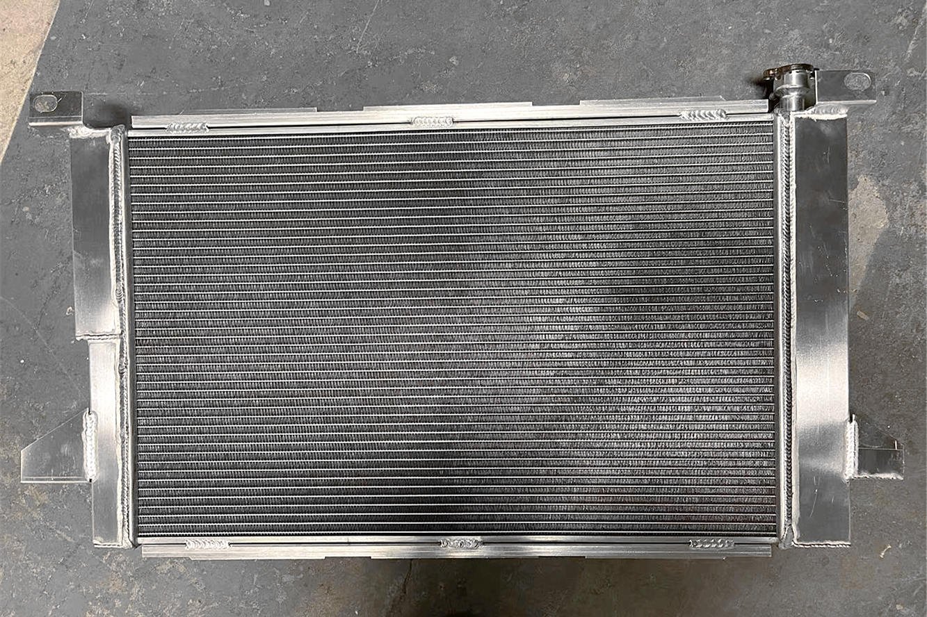3 Row Aluminum Radiator For 1985-1996 FORD F-150 F-250 F-350 BRONCO 5.0/5.8/7.5L 1986 1987 1988 1989 1990 1991 1992