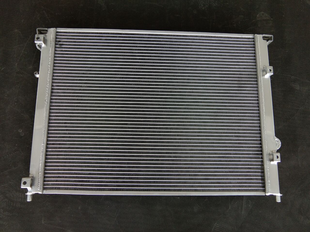 Aluminum Radiator for Dodge Charger/Challenger/Chrysler 300 SRT/-8 LX/LD 2005-2018 3.6L 5.7L 6.4L V6