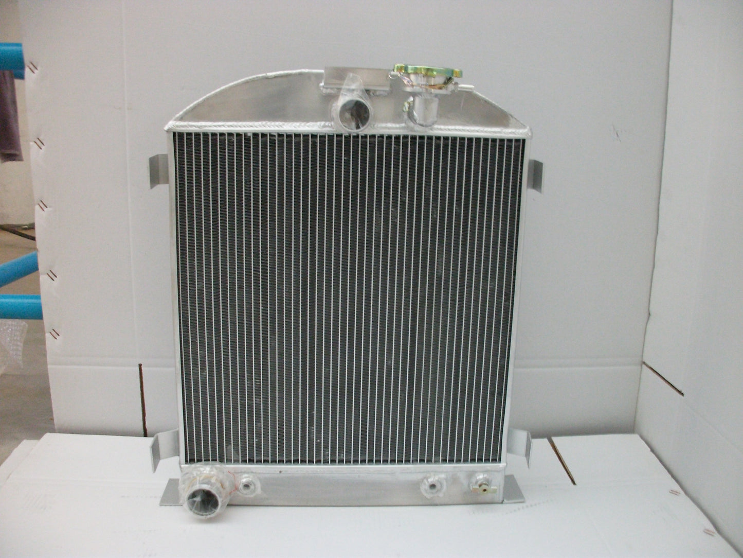 3 ROW 62mm Aluminum Radiator FOR 1931-1932 Ford Chopped Hot Rod w/Ford 302 V8 Model A 1931 1932