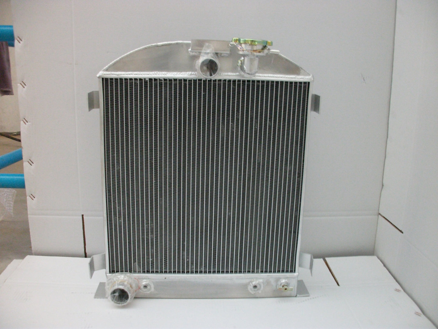 3 ROW 62mm Aluminum Radiator & FAN FOR 1931-1932 Ford Hot Rod Chopped w/Ford 302 V8 Model A 1931 1932