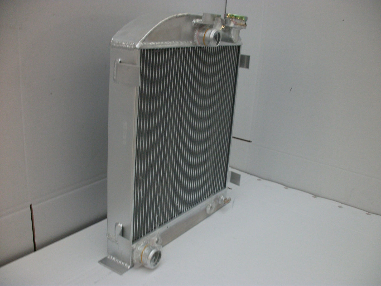 3 ROW 62mm Aluminum Radiator FOR 1931-1932 Ford Chopped Hot Rod w/Ford 302 V8 Model A 1931 1932