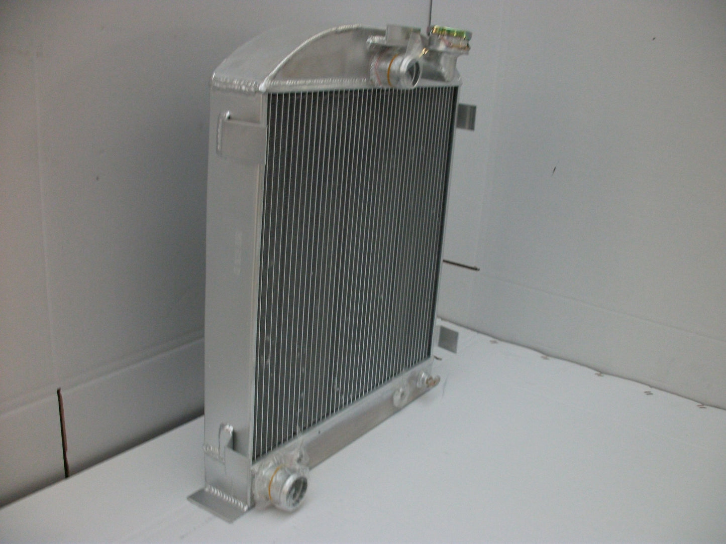 3 ROW 62mm Aluminum Radiator & FAN FOR 1931-1932 Ford Hot Rod Chopped w/Ford 302 V8 Model A 1931 1932