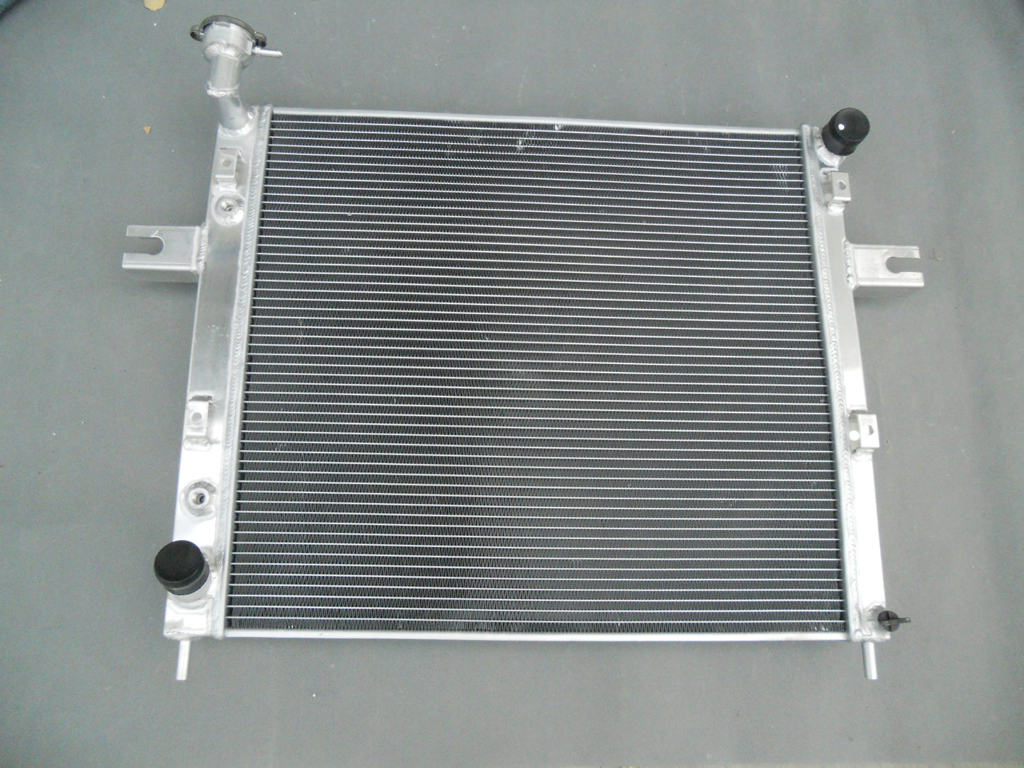 For 1999-2004 Jeep Grand Cherokee 6CYL L6 4.0L GAS AT/MT 2 Row Aluminum Radiator