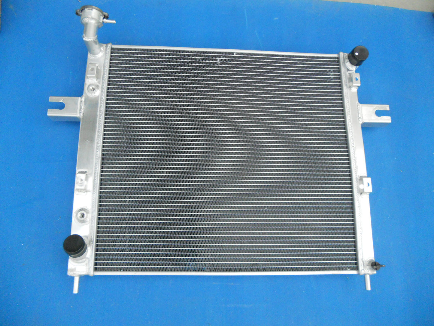 Aluminum Radiator+Fan for 1999-2004 Jeep Grand Cherokee 4.0L L6 2000 2001 2002