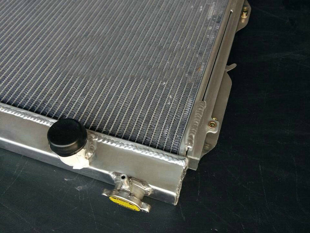 Aluminum Radiator for 2001-2007 06 05 Toyota Sequoia 2004-2006 Tundra 4.7 V8 04 05 06