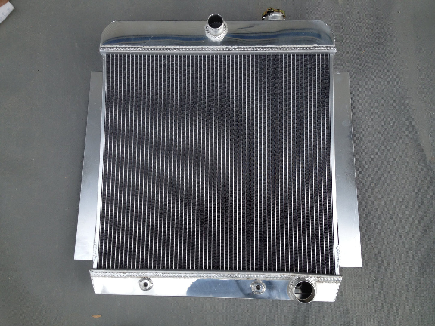 Aluminum Radiator + Fan For 1955-1959 GMC 100 150 Chevy C/K Series Suburban Chevrolet Pickup Truck V8 AT 1956 1957 1958