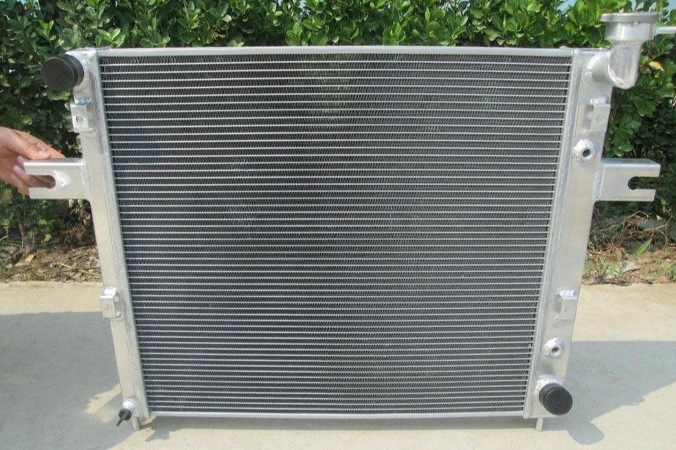 Aluminum Radiator for JEEP GRAND CHEROKEE WJ/WG 4.7L V8 1999-2000 99 00 AT/MT