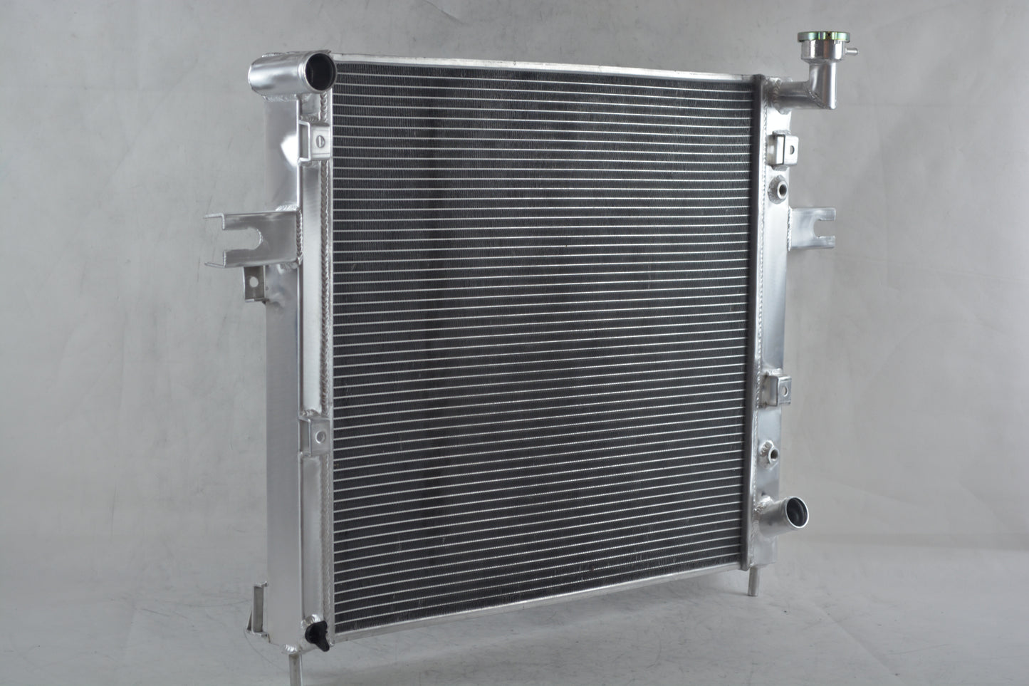 Aluminum Radiator for JEEP GRAND CHEROKEE WJ/WG 4.7L V8 1999-2000 99 00 AT/MT