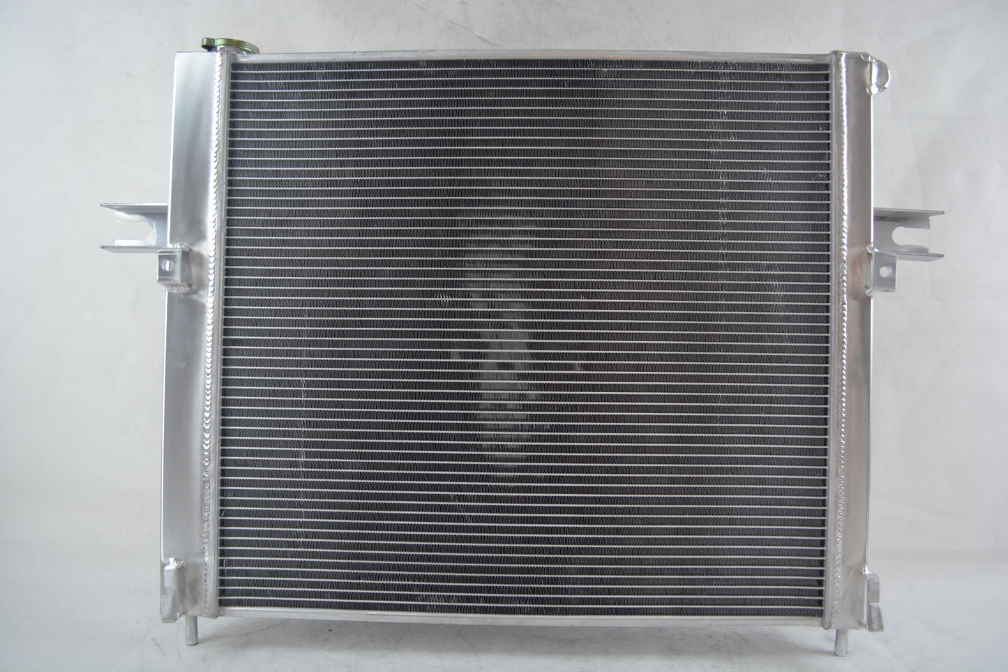 Aluminum Radiator for JEEP GRAND CHEROKEE WJ/WG 4.7L V8 1999-2000 99 00 AT/MT