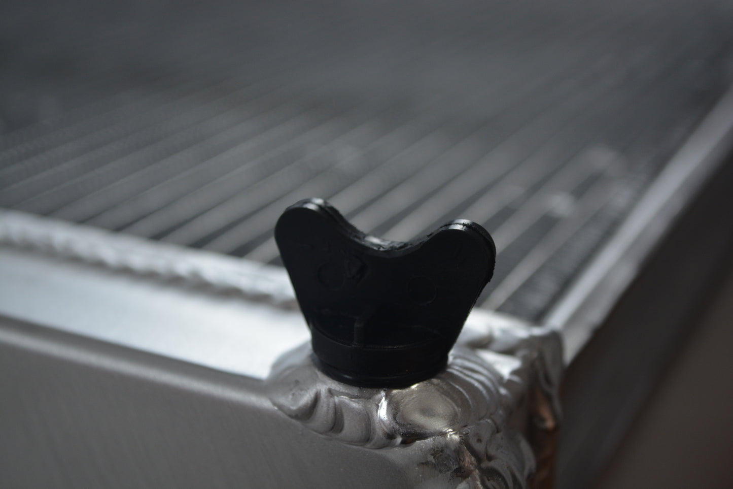 Aluminum Radiator for JEEP GRAND CHEROKEE WJ/WG 4.7L V8 1999-2000 99 00 AT/MT