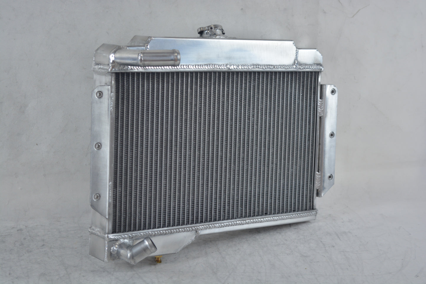 Aluminum Radiator for 1968-1975 MG MGB GT/Roadster L4 1.8L Manual transmission