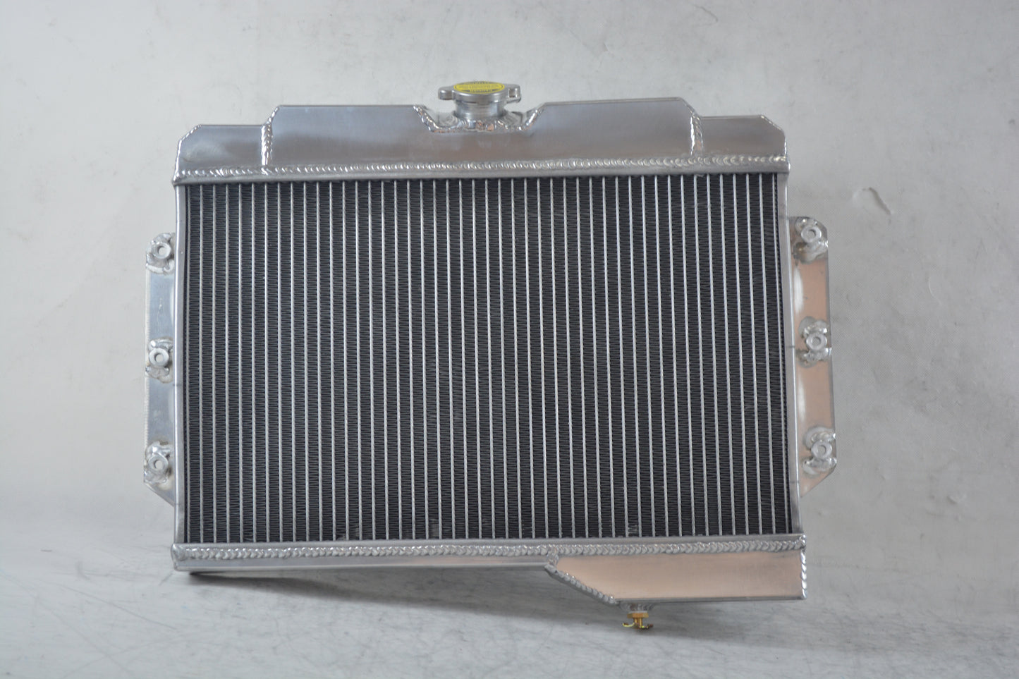 Aluminum Radiator for 1968-1975 MG MGB GT/Roadster L4 1.8L Manual transmission