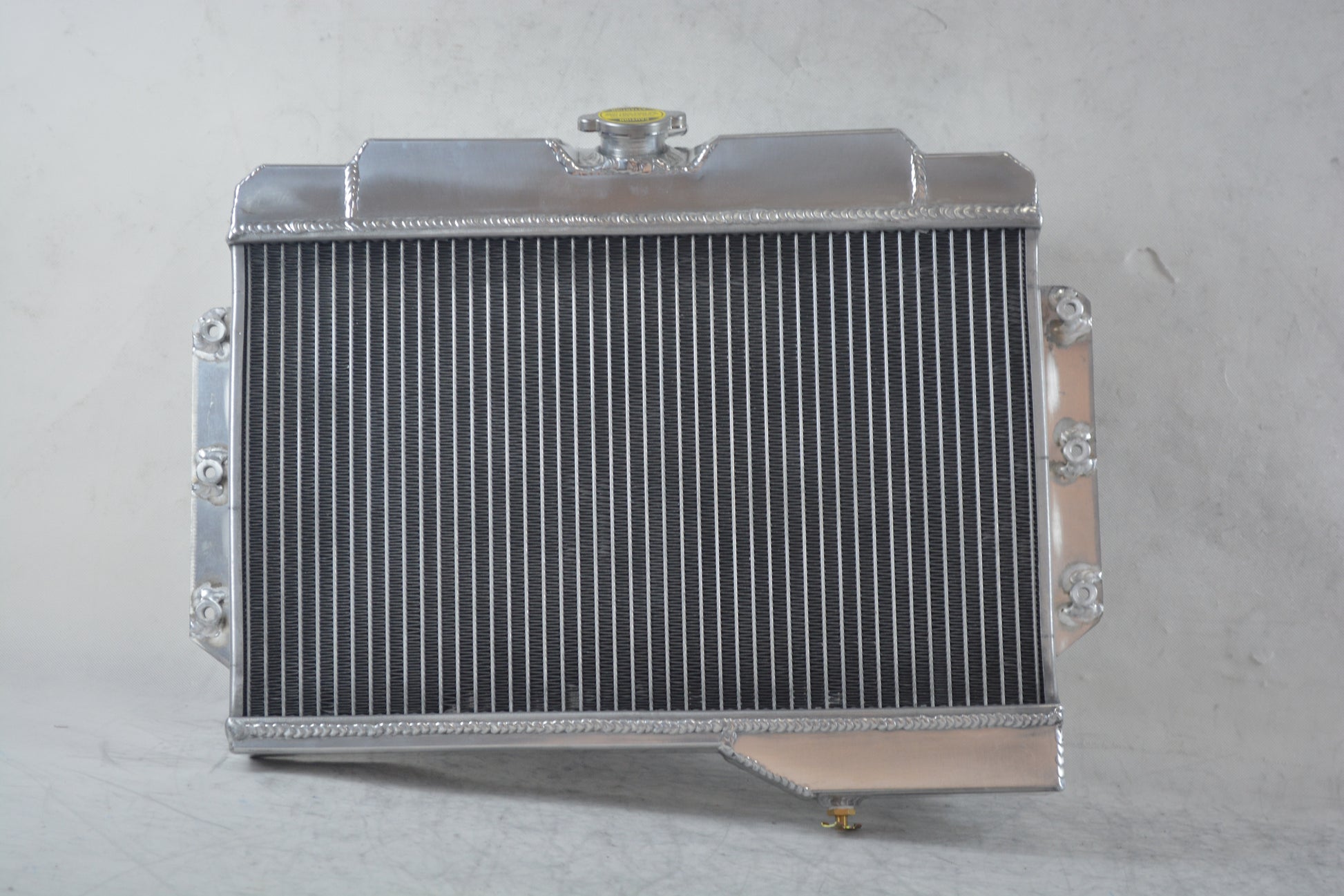 Aluminum Radiator for 1968-1975 MG MGB GT/Roadster L4 1.8L Manual transmission