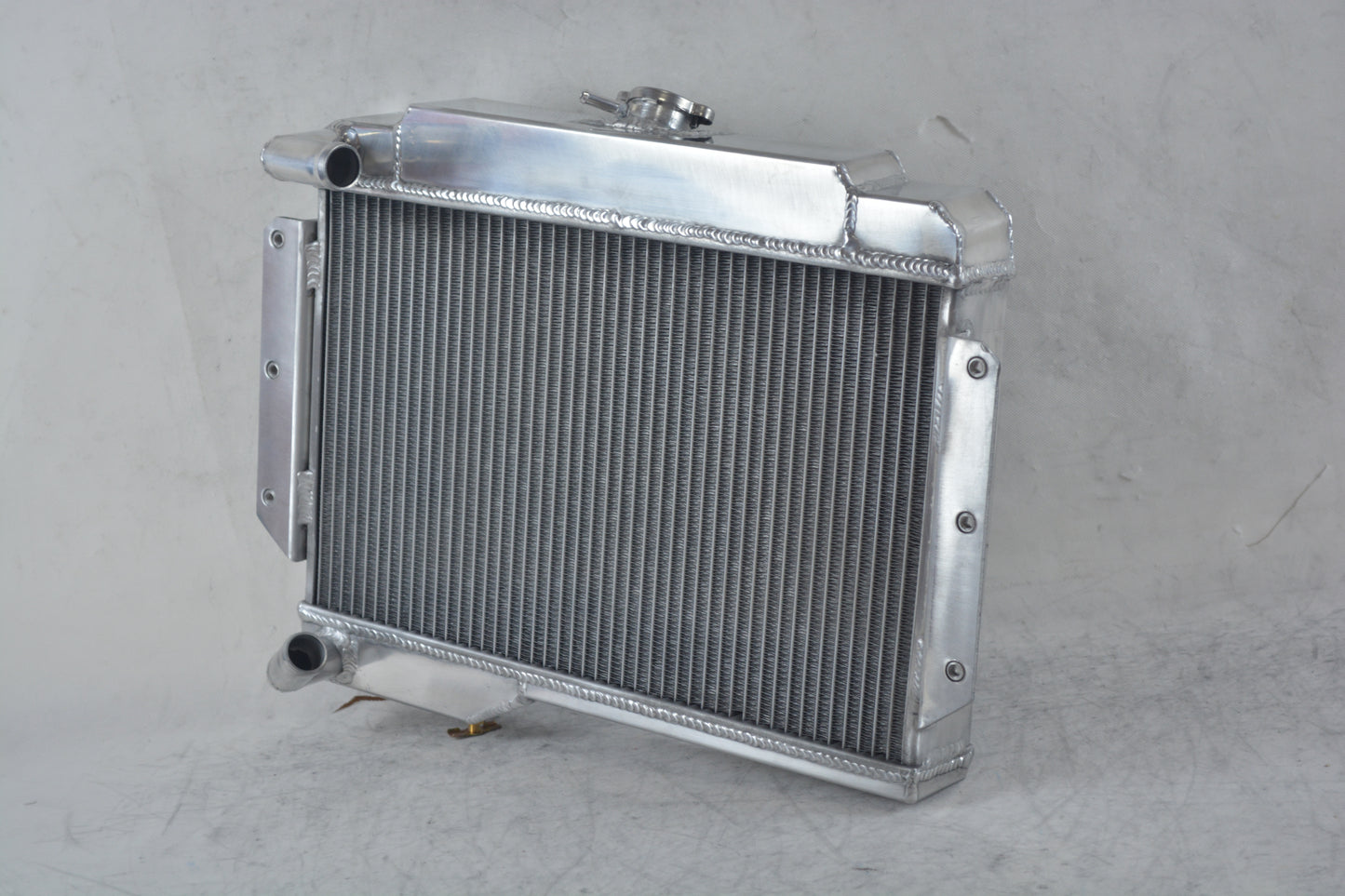Aluminum Radiator for 1968-1975 MG MGB GT/Roadster L4 1.8L Manual transmission