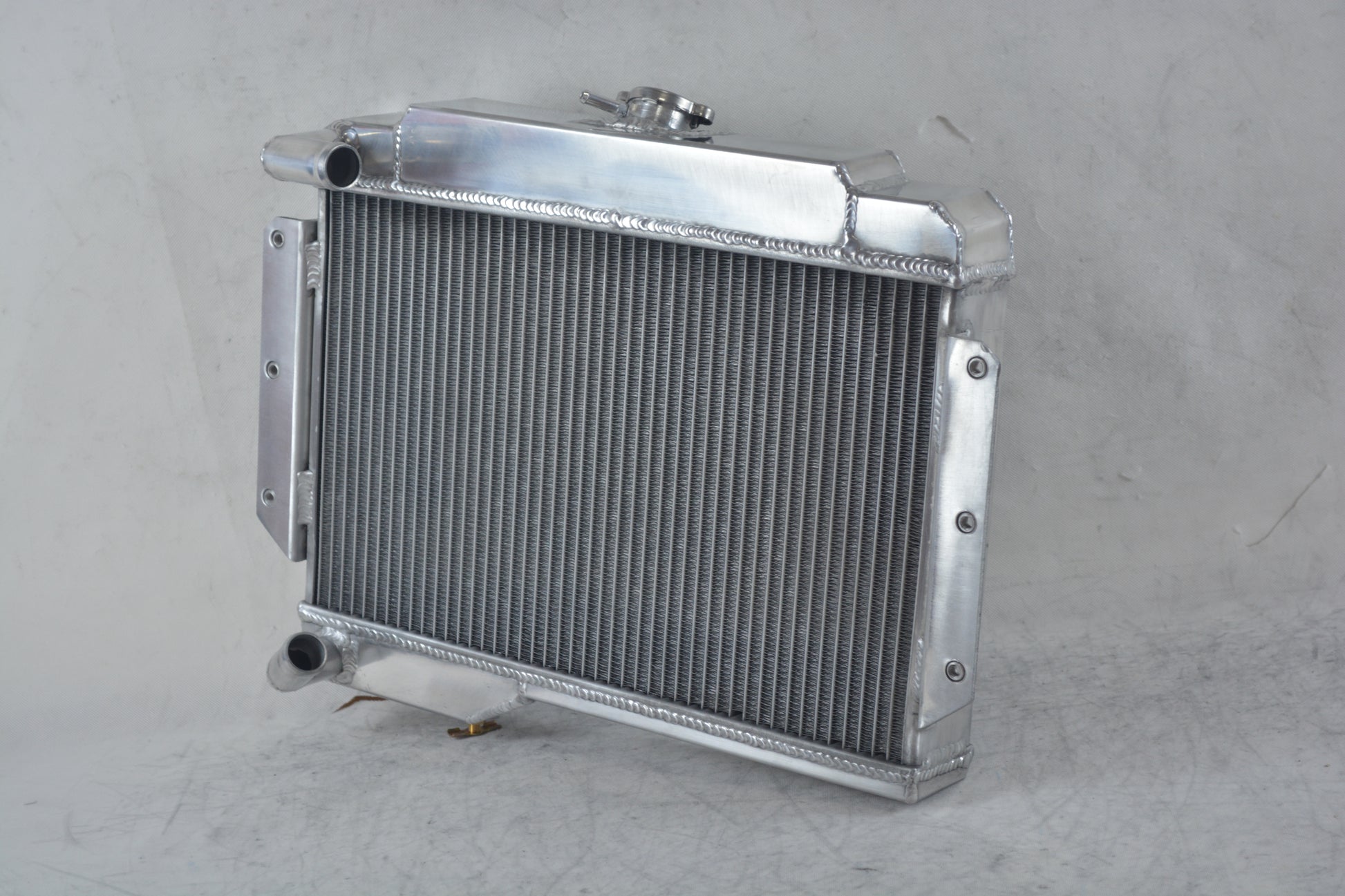 Aluminum Radiator for 1968-1975 MG MGB GT/Roadster L4 1.8L Manual transmission